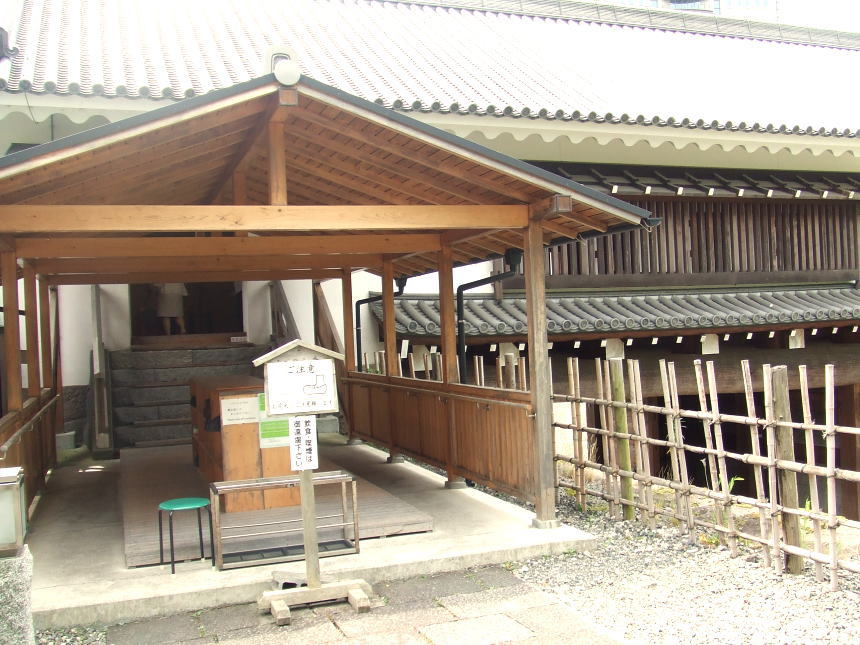 東御門・巽櫓資料館の入口