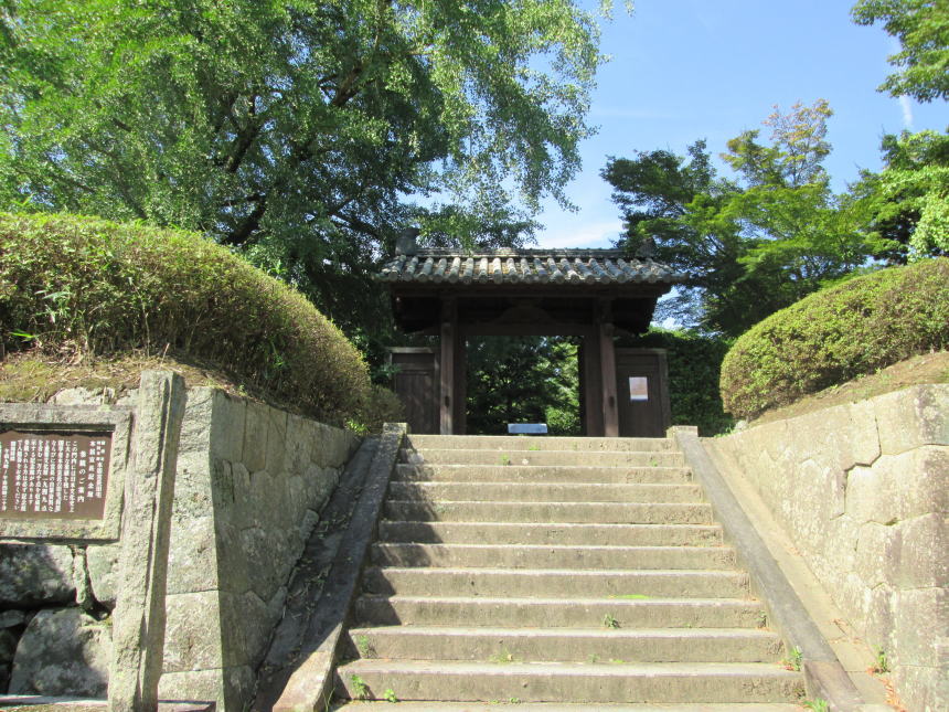 鈴屋・本居宣長記念館入口の門