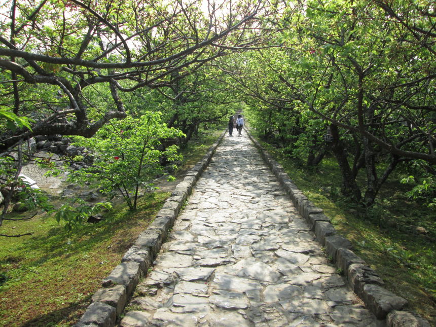 平郎門の先の道