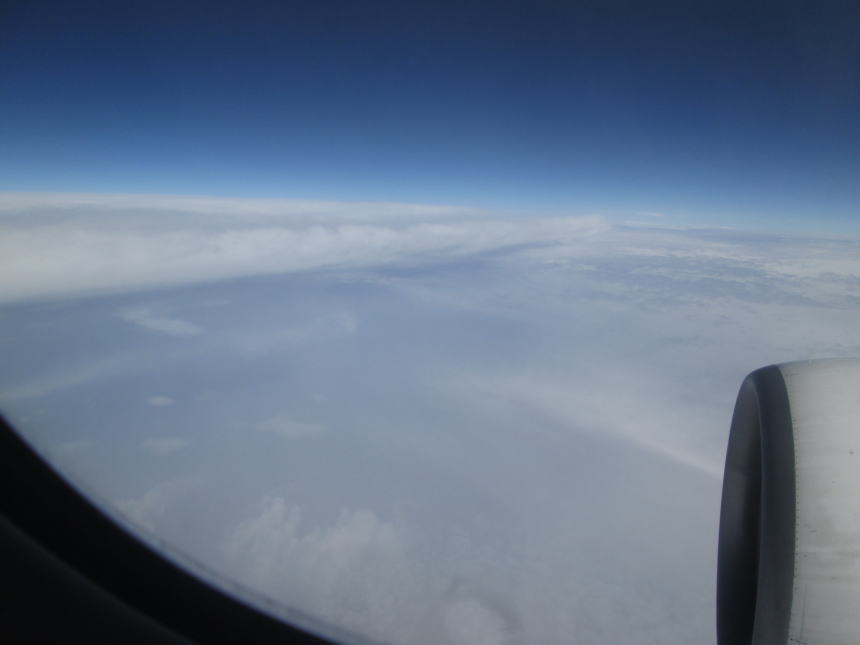 水平飛行中はずっと雲の上