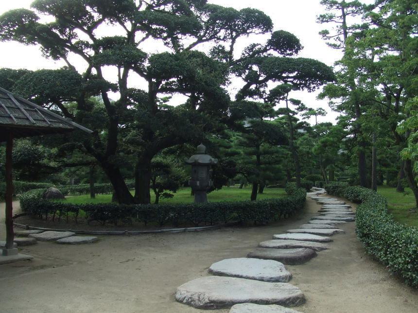 内苑・披雲閣庭園（旧三の丸跡）