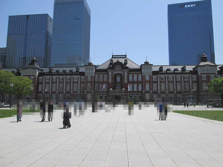 丸の内側から見る東京駅