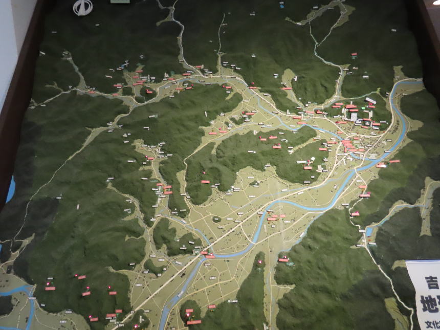 博物館入口にあった周辺立体地図