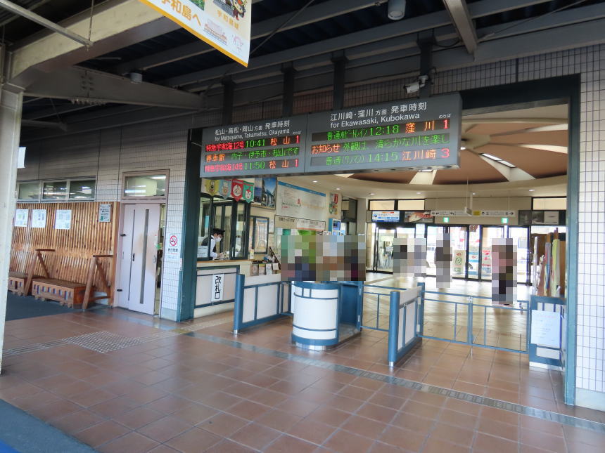 宇和島駅改札（ホーム側）