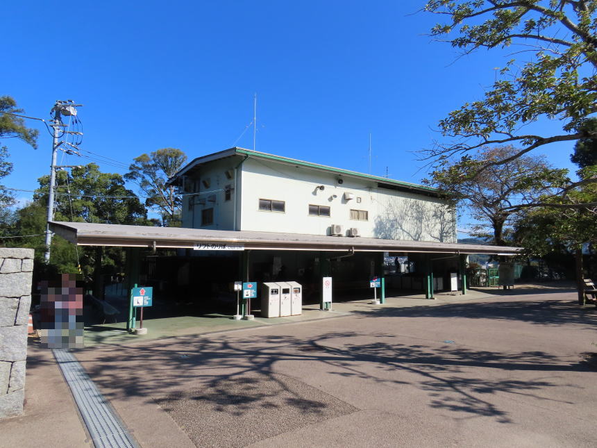 ロープウェイ・リフト乗場（山上）